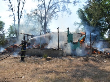 В Варваровке возник пожар на заброшенной турбазе