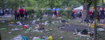 Горы мусора и залитый пивом фонтан: во что превратился киевский парк после гуляний футбольных фанов, - ФОТО