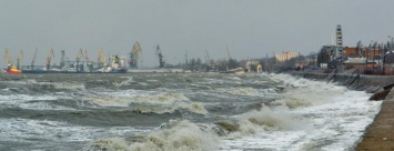 В Бердянске шторм оборвал линии электропередач: починить обещают до конца дня