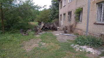 Обстрел боевиками жилого дома в прифронтовом Торецке: опубликованы новые фото последствий