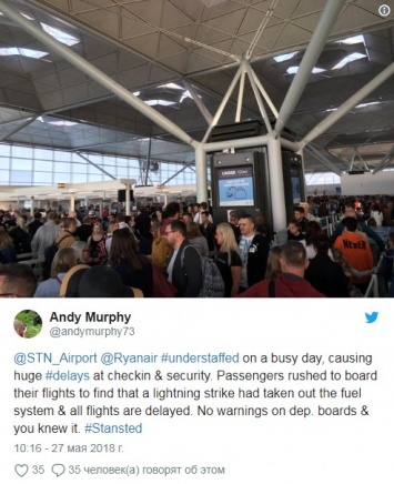 Сотни пассажиров "застряли" в лондонском аэропорту Станстед из-за удара молнии