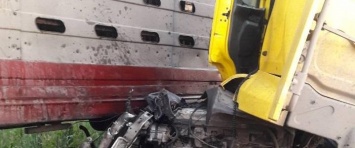 Под Днепром сбили запорожскую фуру, ее водитель погиб