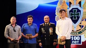 Корреспондентов РИА Новости Крым наградили за освещение работы пограничников