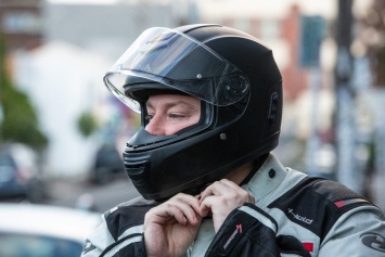 Sena Momentum - интересный мотоциклетный шлем с Bluetooth-технологиями