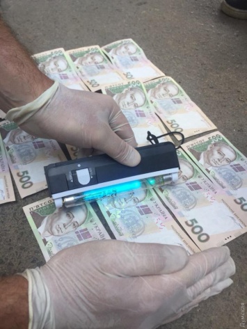 В Одессе сотрудники СБУ задержали врача, который вымогал деньги у призывника (фото)