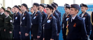 Школьники "ДНР" отработали навыки по стрельбе из боевого оружия