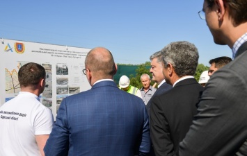 На трассе М-15 «Одесса - Рени» открыли новый мост: присутствовал Порошенко