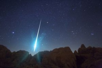 В Китае очевидцы засняли момент падение метеорита: впечатляющее видео