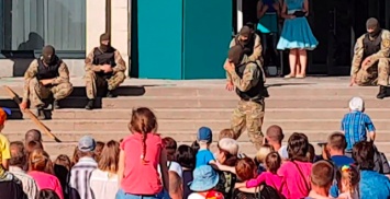 В Энергодаре на детском празднике спецназ показал сцену "перерезания горла" (Видео)