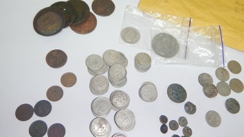 Украинец пытался ввезти в Крым царские монеты и старинные наконечники для стрел