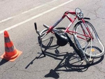 Во Львовской области патрульная за рулем Skoda насмерть сбила женщину на велосипеде
