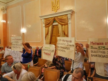 Мини-митинг в мэрии Одессы: неизвестные потроллили депутата Матвеева
