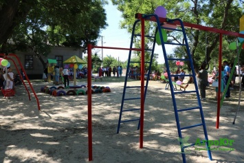 В Прибужановской ОТГ открыли детскую площадку и центр досуга для молодежи