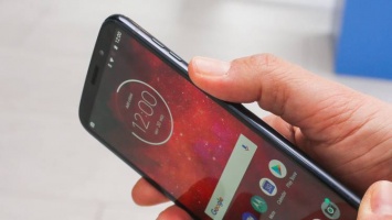 Moto Z3 Play - приятный смартфон по завышенной цене