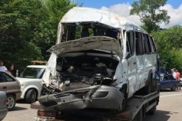 В Грузии микроавтобус со школьниками сорвался в пропасть: есть жертвы