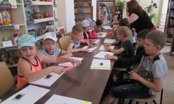 Детей Каменского развлекали сладкими чудесами в библиотеке