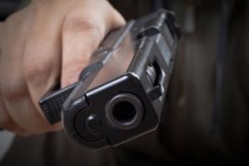 В российском Челябинске пьяный мужчина обстрелял подростков на школьном дворе