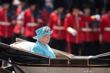 В Британии официально отпраздновали 92-й день рождения королевы Елизаветы