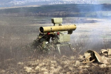 Превентивный удар: в сети появилось видео ракетной атаки по позициям боевиков на Донбассе (ВИДЕО)