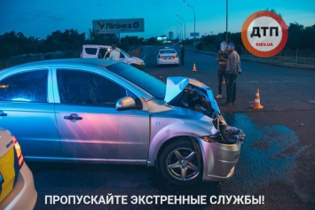 В Киеве, на Позняках, произошло серьезное ДТП, четверо пострадавших