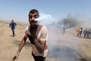 Израильская граната с газом попала палестинцу за щеку