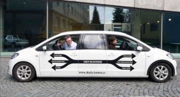 Двусторонний автомобиль Skoda Citigo имеет 5 метров в длину и два руля