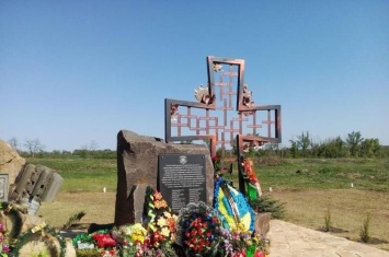 На Луганщине установили памятник погибшим воинам АТО