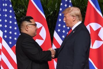 Дональд Трамп и Ким Чен Ын начали переговоры