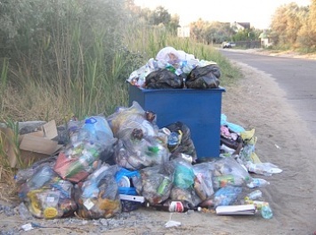 В Бердянске на Слободке в два-три раза увеличилось количество мусора