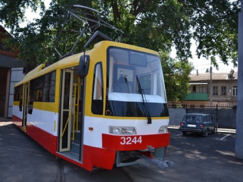 В Одессе собрали еще один модернизированный низкопольный трамвай