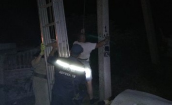 В Кировоградской области мужчина запутался в проводах на электроопоре
