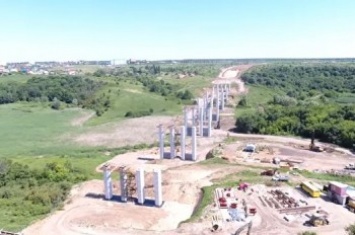 "Укравтодор" показал, как строится большая эстакада-объезд Полтавы на трассе М-03 (видео)