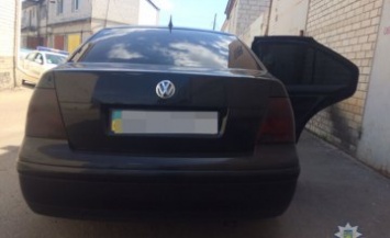 В Киеве задержали двух мужчин, которые на глазах у владельца ограбили его автомобиль