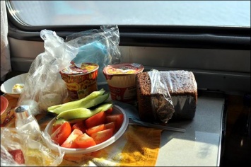 Вкусно, как в поезде: в «Укрзализныце» показали, чем собираются кормить пассажиров (ФОТО)