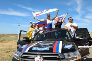 Молодогвардейцы отметили День России автопробегом в Крым