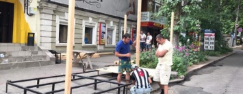 В центре Николаеве летнее кафе "прожило" несколько часов, - ФОТО