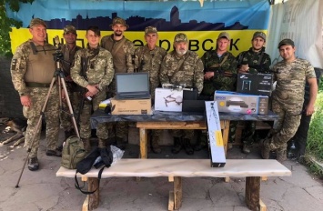 Волонтеры из Днепра передали на передовую оборудование для корректировки стрельбы