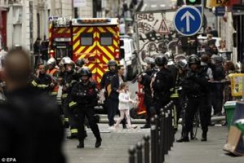 В Париже вооруженный террорист захватил заложников: идет полицейская спецоперация