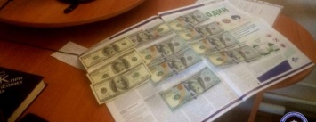 В Запорожье чиновница за 1100 долларов обещала «отмазать» парня от армии