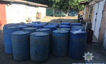 На Днепропетровщине полицейские разоблачили подпольное производство алкогольной продукции (ФОТО)