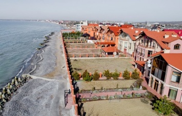 В сети показали, как роскошные особняки николаевских судей уничтожили черноморский пляж