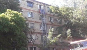 На пожаре в Мариуполе девушка сломала ногу, выпрыгнув из окна