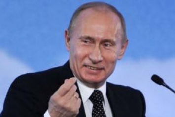 "Испуганный пожилой человек": в сети высмеяли фото "придавленного" Путина на концерте к ЧМ-2018