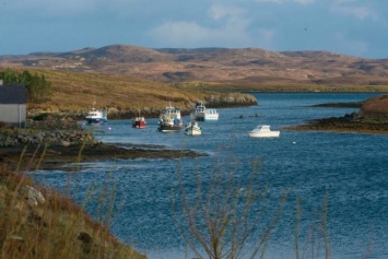 В Шотландии вертолет рухнул в озеро, есть жертвы