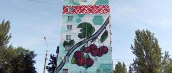 В Мелитополе стену многоэтажного дома украсил мурал, - ФОТО