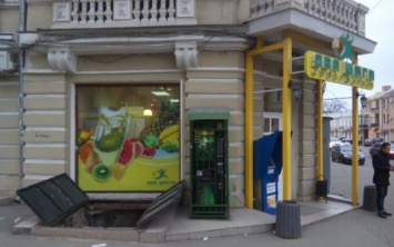 Администрация одного из одесских супермаркетов отказалась отвечать за испорченный продукт (ФОТО)