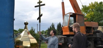 В Свято-Вознесенском храме с. Новотроицкое на колокольню установили купол и крест