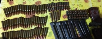 Контрразведка раскрыла боевика "ДНР" с арсеналом оружия возле Славянска