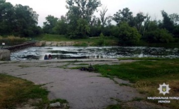 В Харьковской области, пытаясь переплыть реку на спор, погиб 13-летний мальчик