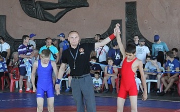 Бердянские борцы результативно выступили во всеукраинском турнире